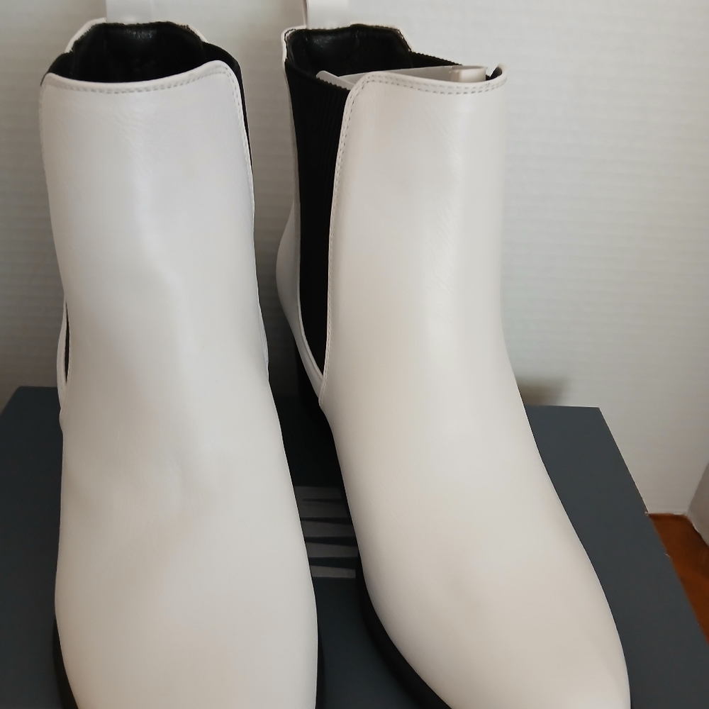 Melrose Ave Boots Womens Size 9 Block Heel Bootie 100%  White - Picture 4 of 7